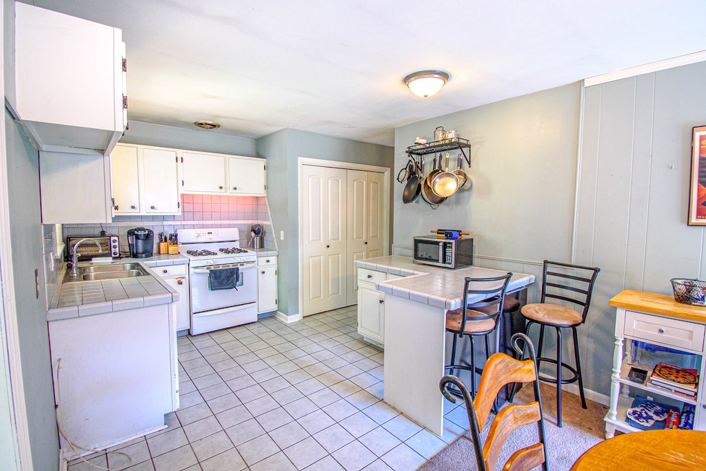 2701 Redford Drive, Owensboro, Kentucky 42303, 3 Bedrooms Bedrooms, ,1 BathroomBathrooms,Single Family Residence,For Sale,Redford Drive,86861