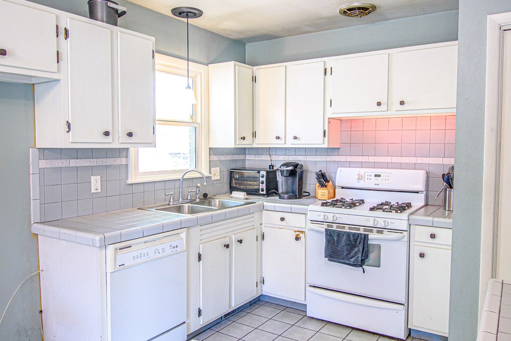 2701 Redford Drive, Owensboro, Kentucky 42303, 3 Bedrooms Bedrooms, ,1 BathroomBathrooms,Single Family Residence,For Sale,Redford Drive,86861
