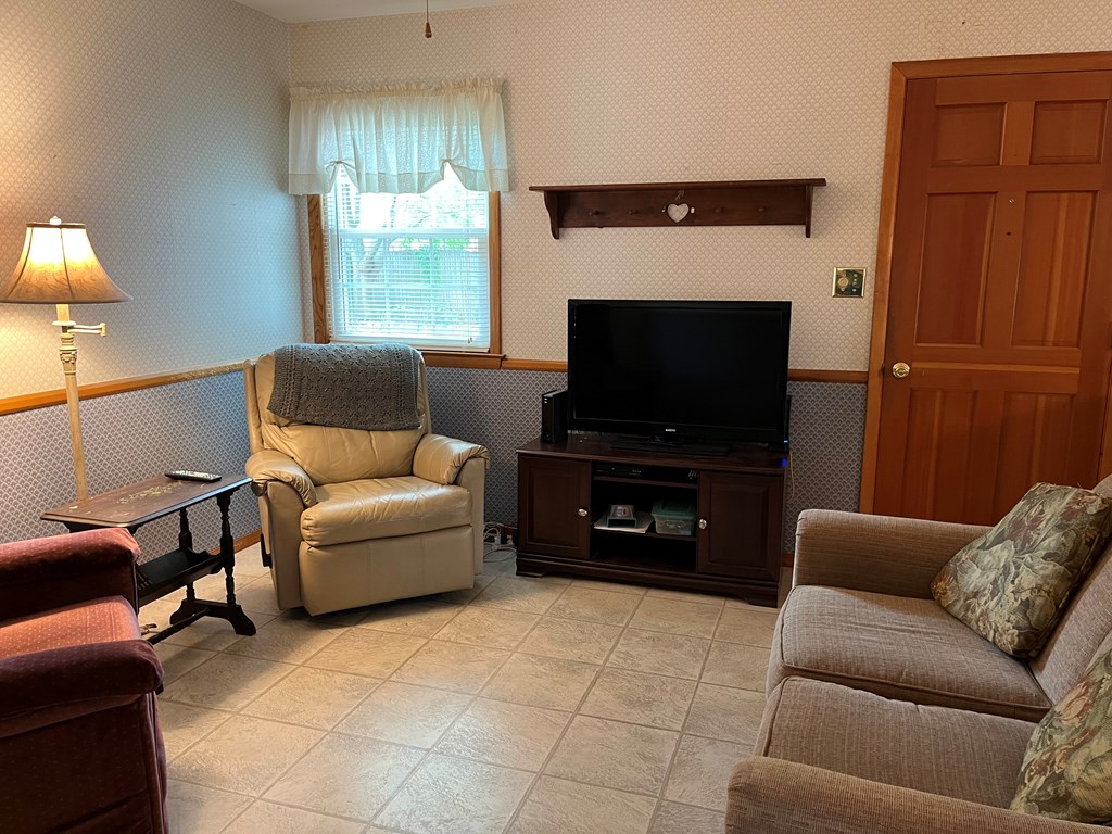 2304 Reigh Count Dr., Owensboro, Kentucky 42301, 4 Bedrooms Bedrooms, ,2 BathroomsBathrooms,Single Family Residence,For Sale,Reigh Count Dr.,86898