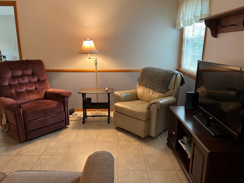 2304 Reigh Count Dr., Owensboro, Kentucky 42301, 4 Bedrooms Bedrooms, ,2 BathroomsBathrooms,Single Family Residence,For Sale,Reigh Count Dr.,86898