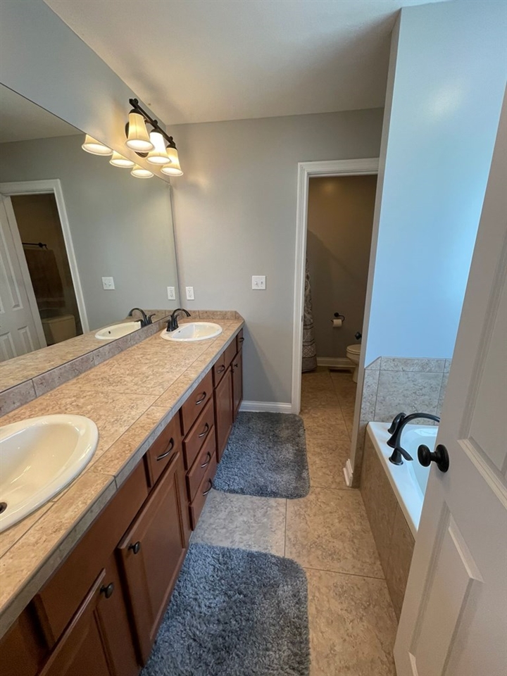 5360 Willow Brook Loop, Owensboro, Kentucky 42301, 3 Bedrooms Bedrooms, ,2 BathroomsBathrooms,Single Family Residence,For Sale,Willow Brook Loop,86904