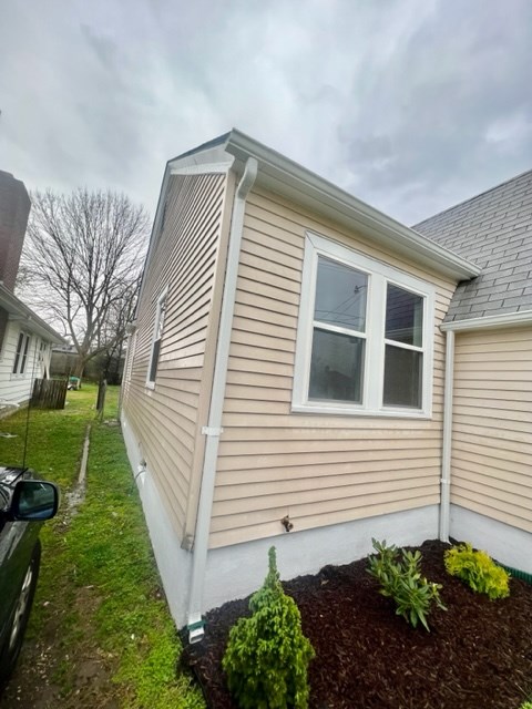 1407 West 3rd Street, Owensboro, Kentucky 42301, 2 Bedrooms Bedrooms, ,1 BathroomBathrooms,Single Family Residence,For Sale,West 3rd Street,86905
