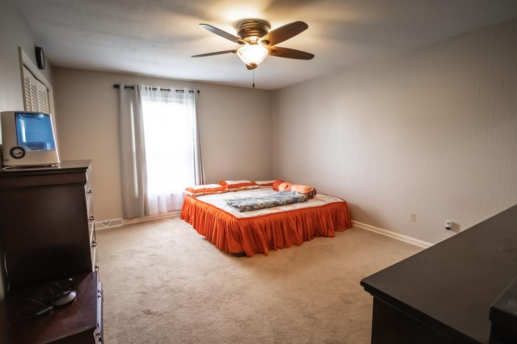 3512 Royal Drive, Owensboro, Kentucky 42301, 3 Bedrooms Bedrooms, ,2 BathroomsBathrooms,Single Family Residence,For Sale,Royal Drive,86912