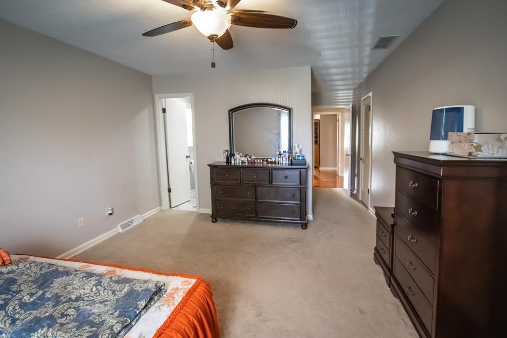 3512 Royal Drive, Owensboro, Kentucky 42301, 3 Bedrooms Bedrooms, ,2 BathroomsBathrooms,Single Family Residence,For Sale,Royal Drive,86912