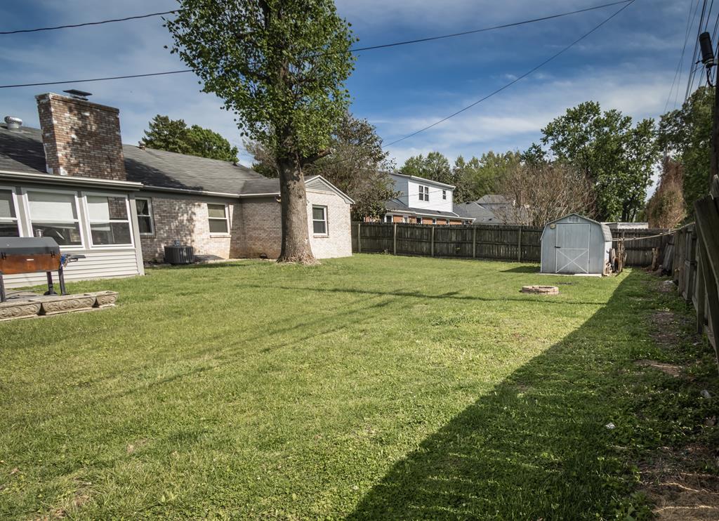 3512 Royal Drive, Owensboro, Kentucky 42301, 3 Bedrooms Bedrooms, ,2 BathroomsBathrooms,Single Family Residence,For Sale,Royal Drive,86912