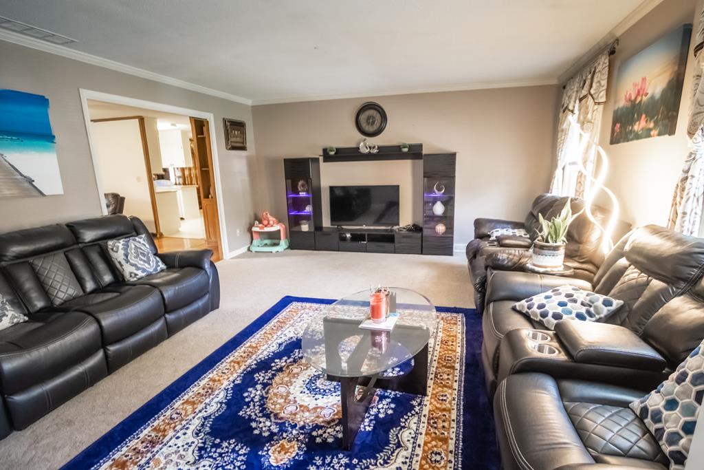 3512 Royal Drive, Owensboro, Kentucky 42301, 3 Bedrooms Bedrooms, ,2 BathroomsBathrooms,Single Family Residence,For Sale,Royal Drive,86912