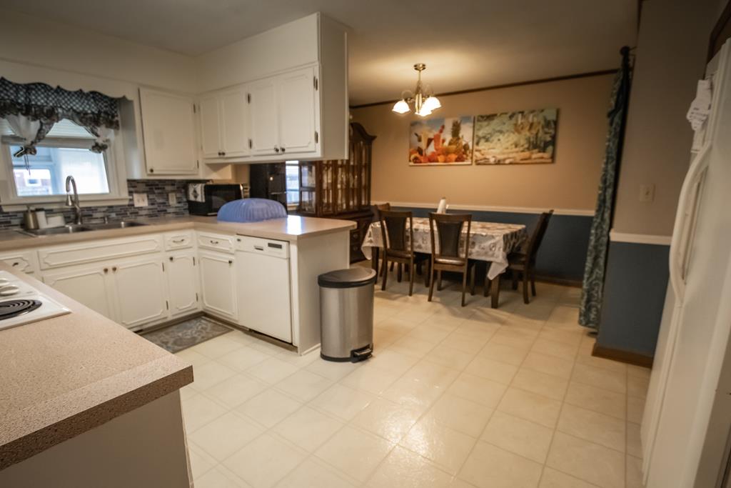 3512 Royal Drive, Owensboro, Kentucky 42301, 3 Bedrooms Bedrooms, ,2 BathroomsBathrooms,Single Family Residence,For Sale,Royal Drive,86912