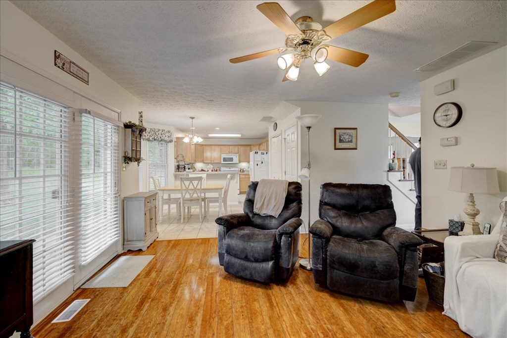 3315 Wood Brook Trail, Owensboro, Kentucky 42303, 4 Bedrooms Bedrooms, ,2 BathroomsBathrooms,Single Family Residence,For Sale,Wood Brook Trail,86977