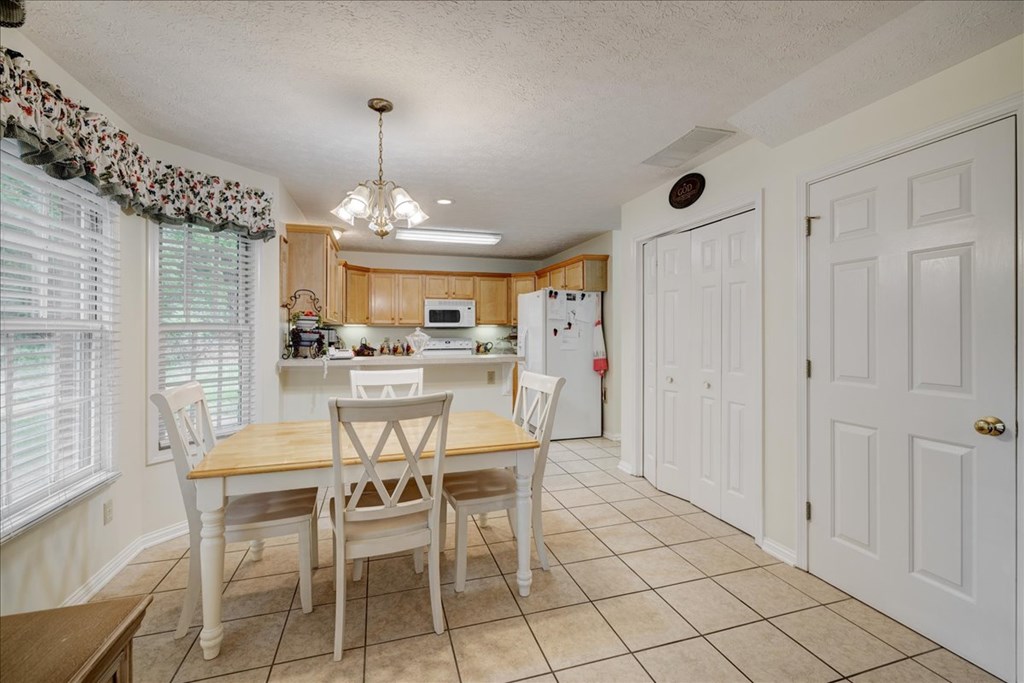 3315 Wood Brook Trail, Owensboro, Kentucky 42303, 4 Bedrooms Bedrooms, ,2 BathroomsBathrooms,Single Family Residence,For Sale,Wood Brook Trail,86977