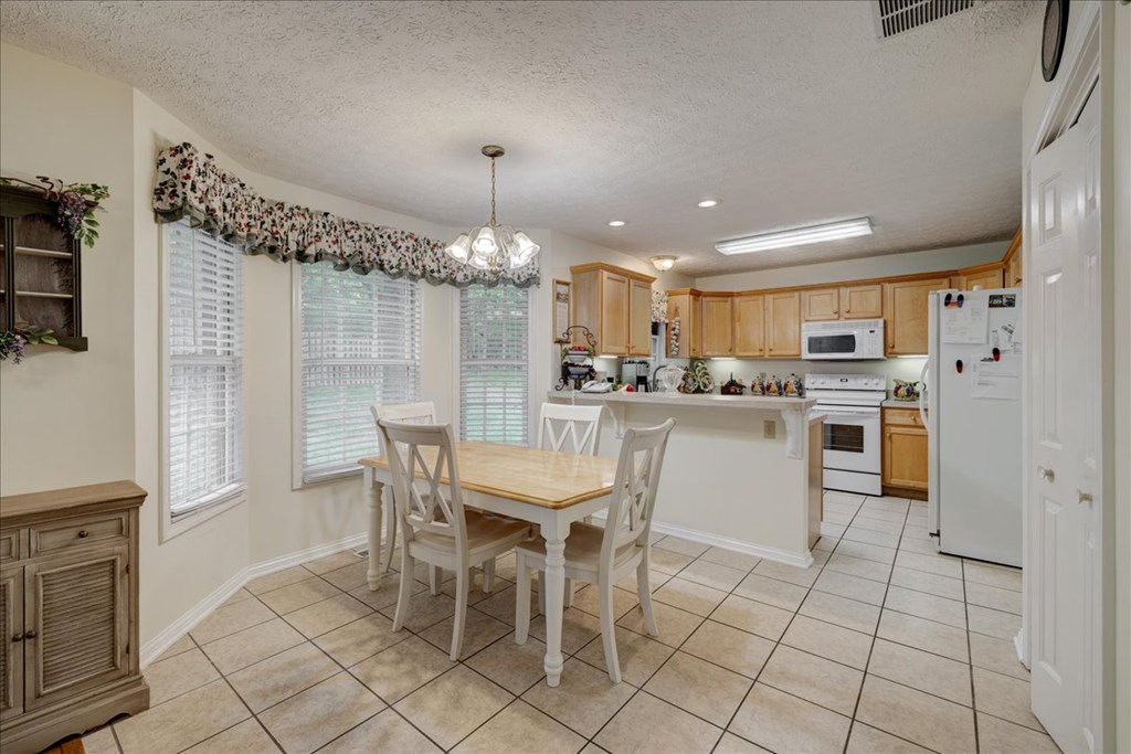 3315 Wood Brook Trail, Owensboro, Kentucky 42303, 4 Bedrooms Bedrooms, ,2 BathroomsBathrooms,Single Family Residence,For Sale,Wood Brook Trail,86977