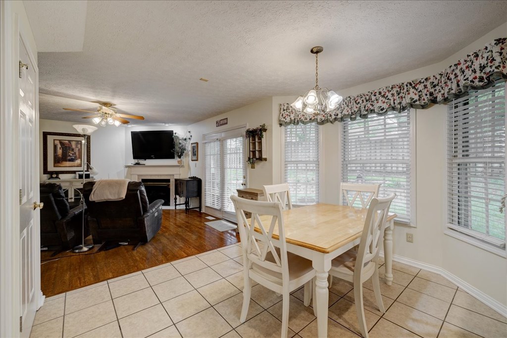 3315 Wood Brook Trail, Owensboro, Kentucky 42303, 4 Bedrooms Bedrooms, ,2 BathroomsBathrooms,Single Family Residence,For Sale,Wood Brook Trail,86977