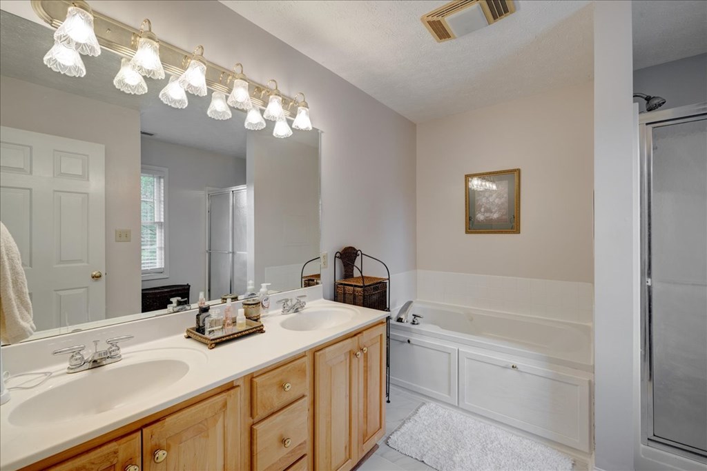3315 Wood Brook Trail, Owensboro, Kentucky 42303, 4 Bedrooms Bedrooms, ,2 BathroomsBathrooms,Single Family Residence,For Sale,Wood Brook Trail,86977