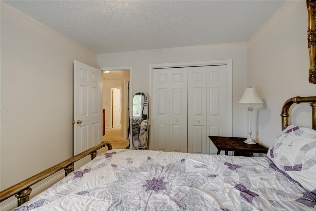 3315 Wood Brook Trail, Owensboro, Kentucky 42303, 4 Bedrooms Bedrooms, ,2 BathroomsBathrooms,Single Family Residence,For Sale,Wood Brook Trail,86977
