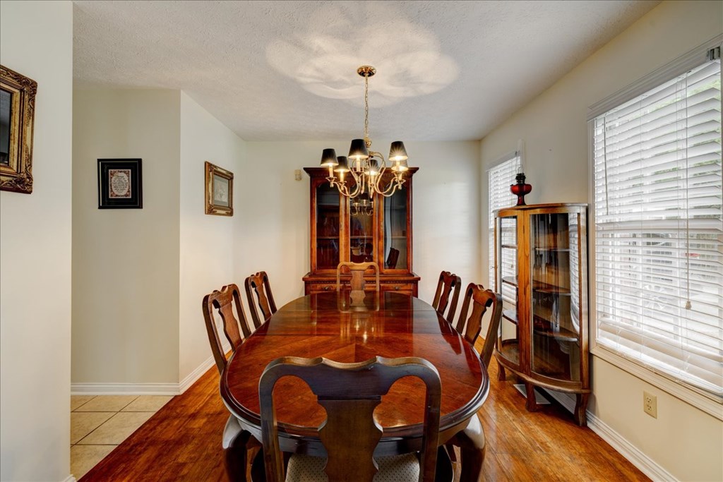 3315 Wood Brook Trail, Owensboro, Kentucky 42303, 4 Bedrooms Bedrooms, ,2 BathroomsBathrooms,Single Family Residence,For Sale,Wood Brook Trail,86977