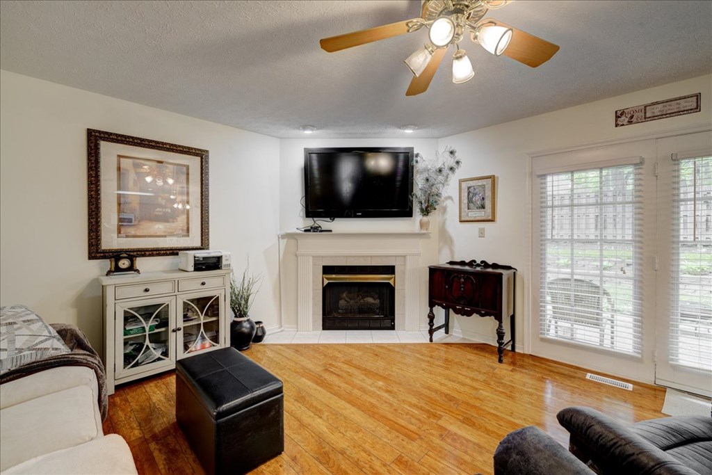 3315 Wood Brook Trail, Owensboro, Kentucky 42303, 4 Bedrooms Bedrooms, ,2 BathroomsBathrooms,Single Family Residence,For Sale,Wood Brook Trail,86977