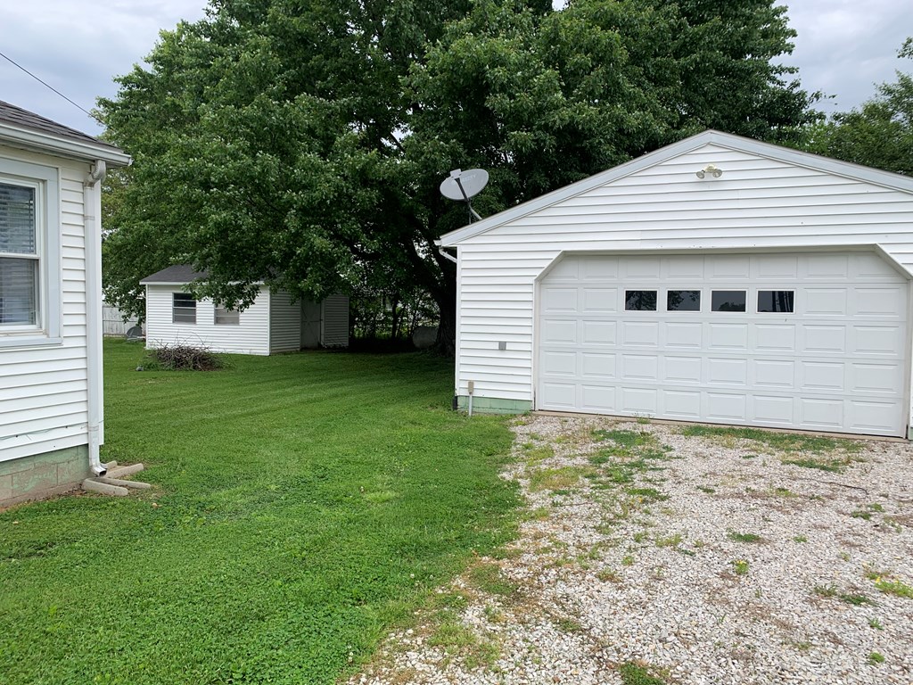 8953 HWY 60 W, Daviess Co, Kentucky 42301, 2 Bedrooms Bedrooms, ,1 BathroomBathrooms,Single Family Residence,For Sale,HWY 60 W,87033