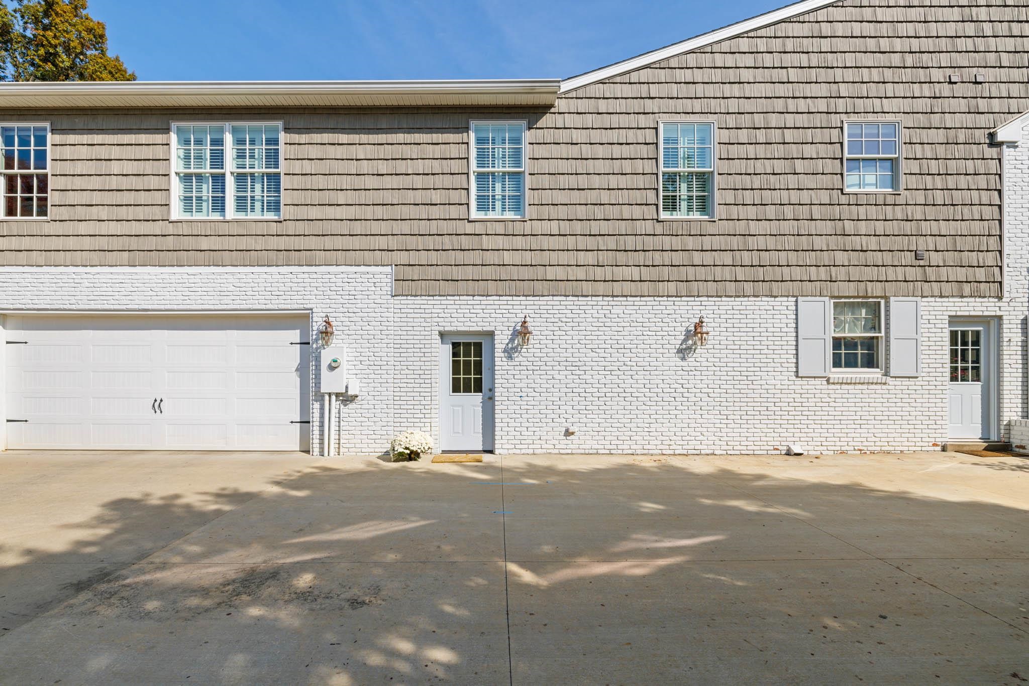 1633 Griffith Ave, Owensboro, Kentucky 42301, 6 Bedrooms Bedrooms, ,4 BathroomsBathrooms,Single Family Residence,For Sale,Griffith Ave,87043