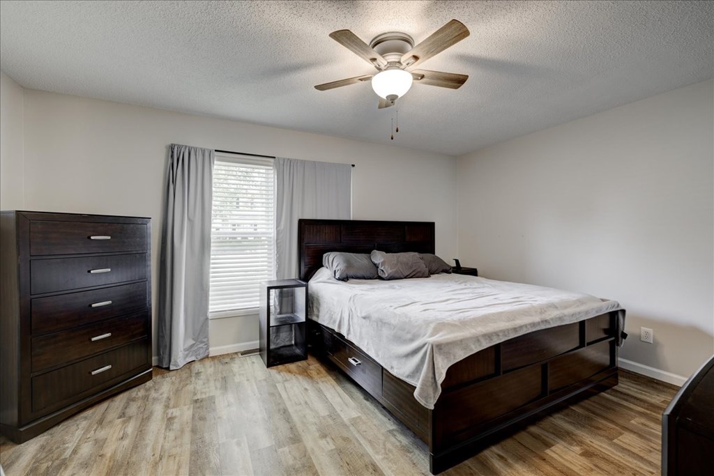 2242 Middleground Drive, Owensboro, Kentucky 42301, 4 Bedrooms Bedrooms, ,2 BathroomsBathrooms,Single Family Residence,For Sale,Middleground Drive,87092