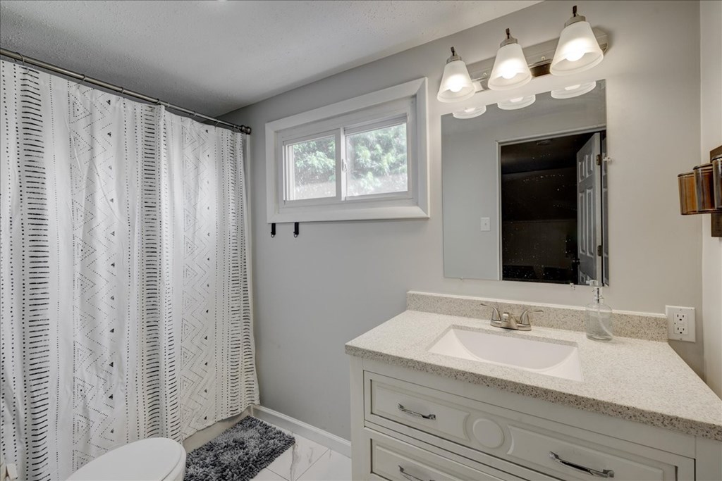 2242 Middleground Drive, Owensboro, Kentucky 42301, 4 Bedrooms Bedrooms, ,2 BathroomsBathrooms,Single Family Residence,For Sale,Middleground Drive,87092