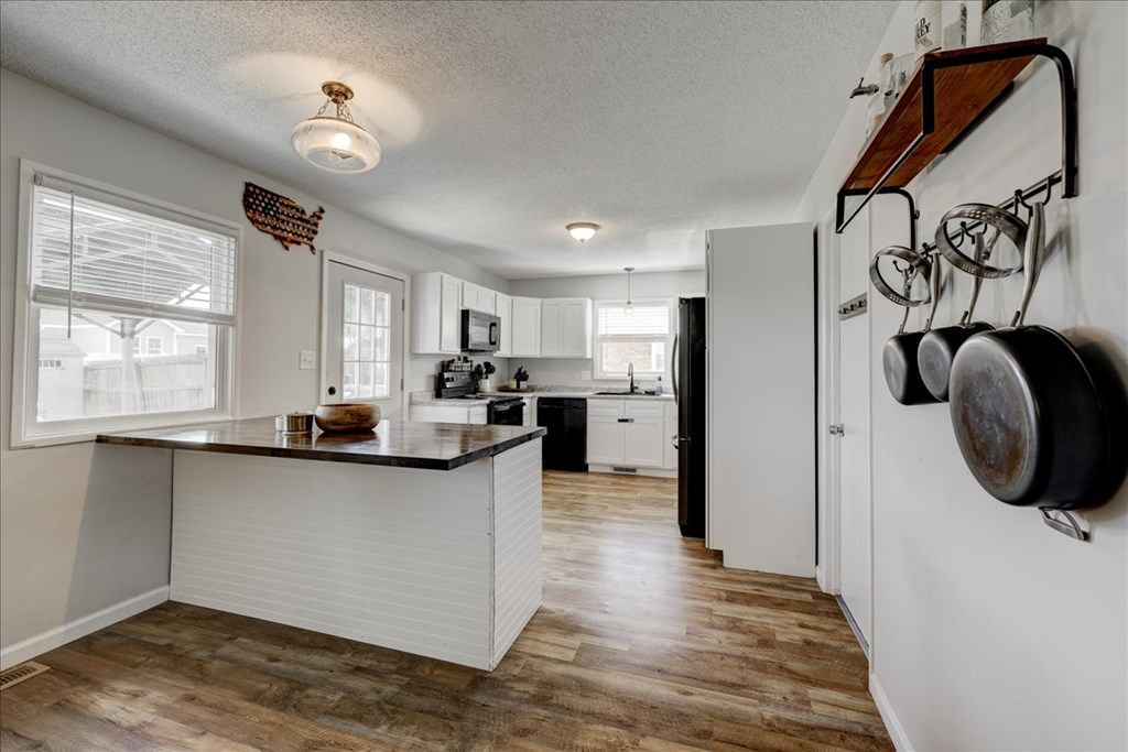 2242 Middleground Drive, Owensboro, Kentucky 42301, 4 Bedrooms Bedrooms, ,2 BathroomsBathrooms,Single Family Residence,For Sale,Middleground Drive,87092