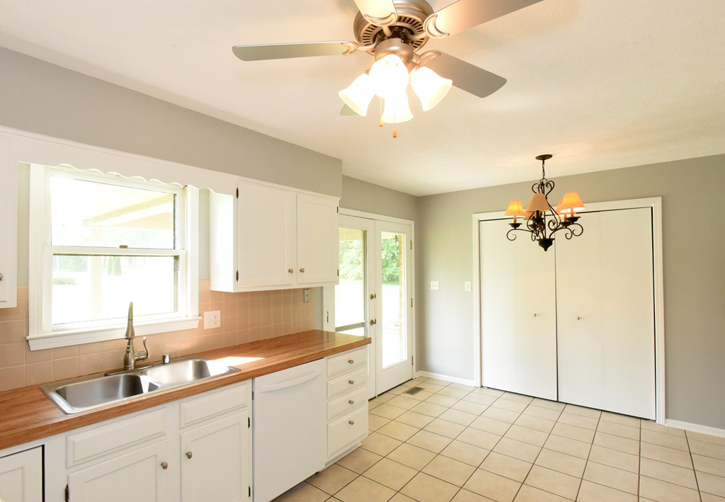 6663 US Highway 41 Alternate, Henderson, Kentucky 42420, 21 Bedrooms Bedrooms, ,1 BathroomBathrooms,Single Family Residence,For Sale,US Highway 41 Alternate,87094