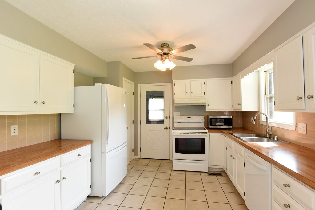 6663 US Highway 41 Alternate, Henderson, Kentucky 42420, 21 Bedrooms Bedrooms, ,1 BathroomBathrooms,Single Family Residence,For Sale,US Highway 41 Alternate,87094