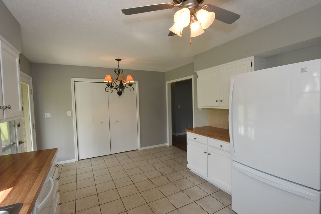 6663 US Highway 41 Alternate, Henderson, Kentucky 42420, 21 Bedrooms Bedrooms, ,1 BathroomBathrooms,Single Family Residence,For Sale,US Highway 41 Alternate,87094