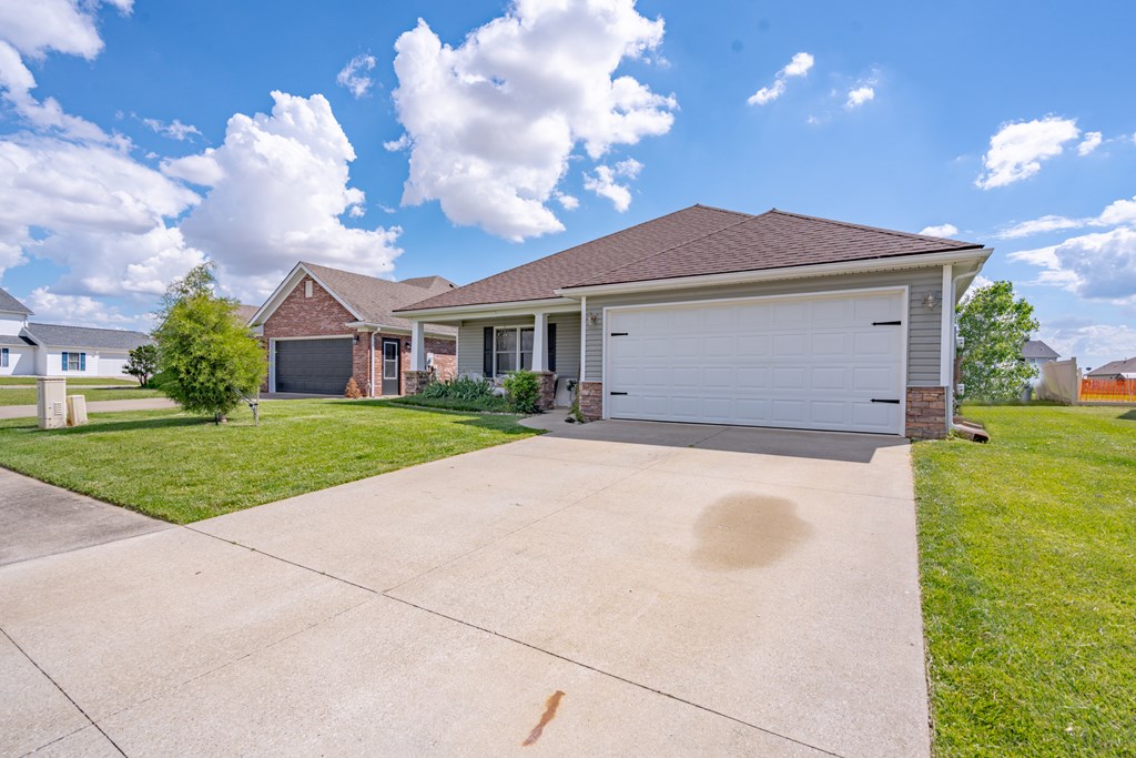 2406 Winning Colors Way, Owensboro, Kentucky 42301, 5 Bedrooms Bedrooms, ,2 BathroomsBathrooms,Single Family Residence,For Sale,Winning Colors Way,87118