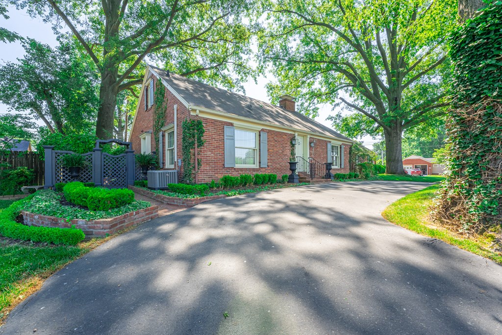 2125 Sheridan Place, Owensboro, Kentucky 42301, 4 Bedrooms Bedrooms, ,2 BathroomsBathrooms,Single Family Residence,For Sale,Sheridan Place,87128