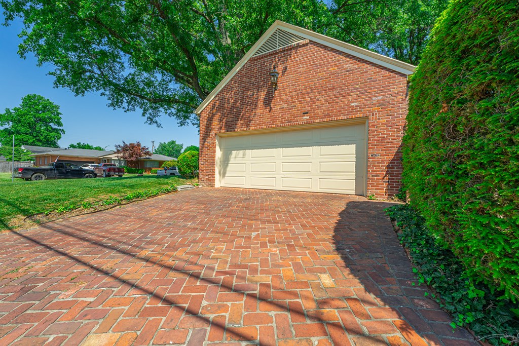 2125 Sheridan Place, Owensboro, Kentucky 42301, 4 Bedrooms Bedrooms, ,2 BathroomsBathrooms,Single Family Residence,For Sale,Sheridan Place,87128