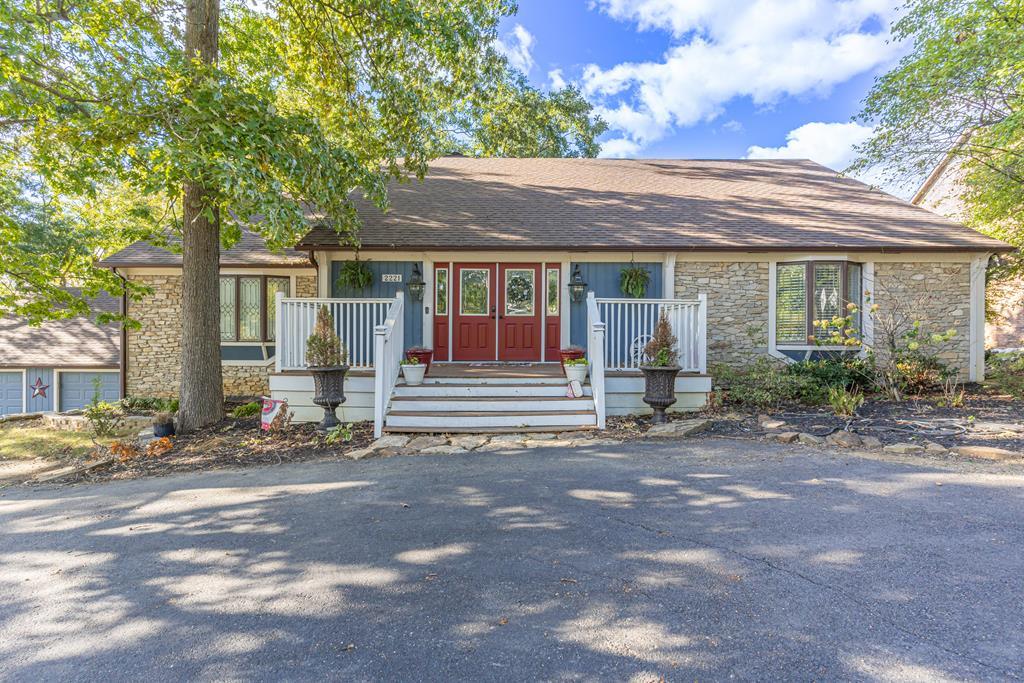 2221 Fairview Drive, Owensboro, Kentucky 42303, 4 Bedrooms Bedrooms, ,3 BathroomsBathrooms,Single Family Residence,For Sale,Fairview Drive,87173