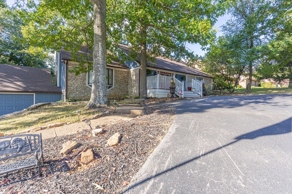 2221 Fairview Drive, Owensboro, Kentucky 42303, 4 Bedrooms Bedrooms, ,3 BathroomsBathrooms,Single Family Residence,For Sale,Fairview Drive,87173