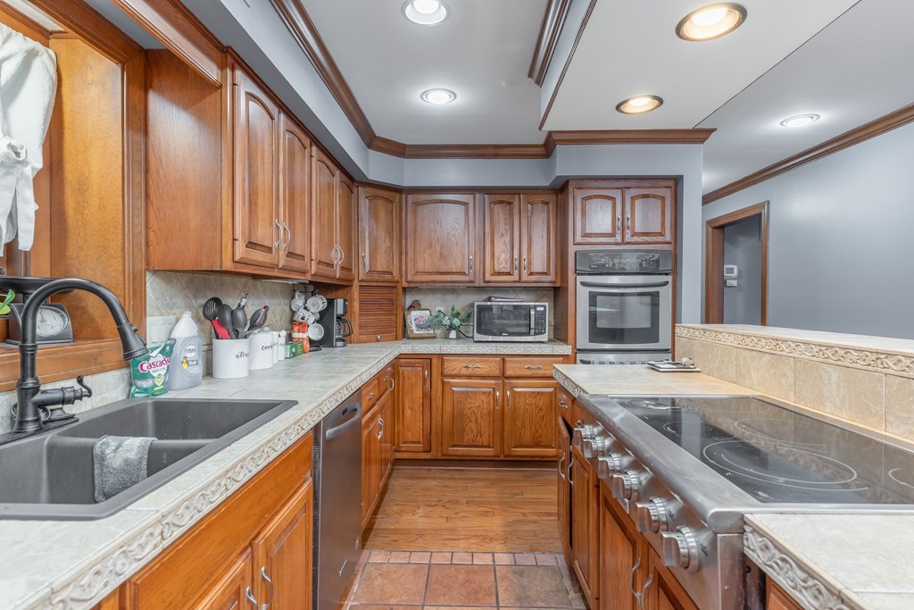 2221 Fairview Drive, Owensboro, Kentucky 42303, 4 Bedrooms Bedrooms, ,3 BathroomsBathrooms,Single Family Residence,For Sale,Fairview Drive,87173