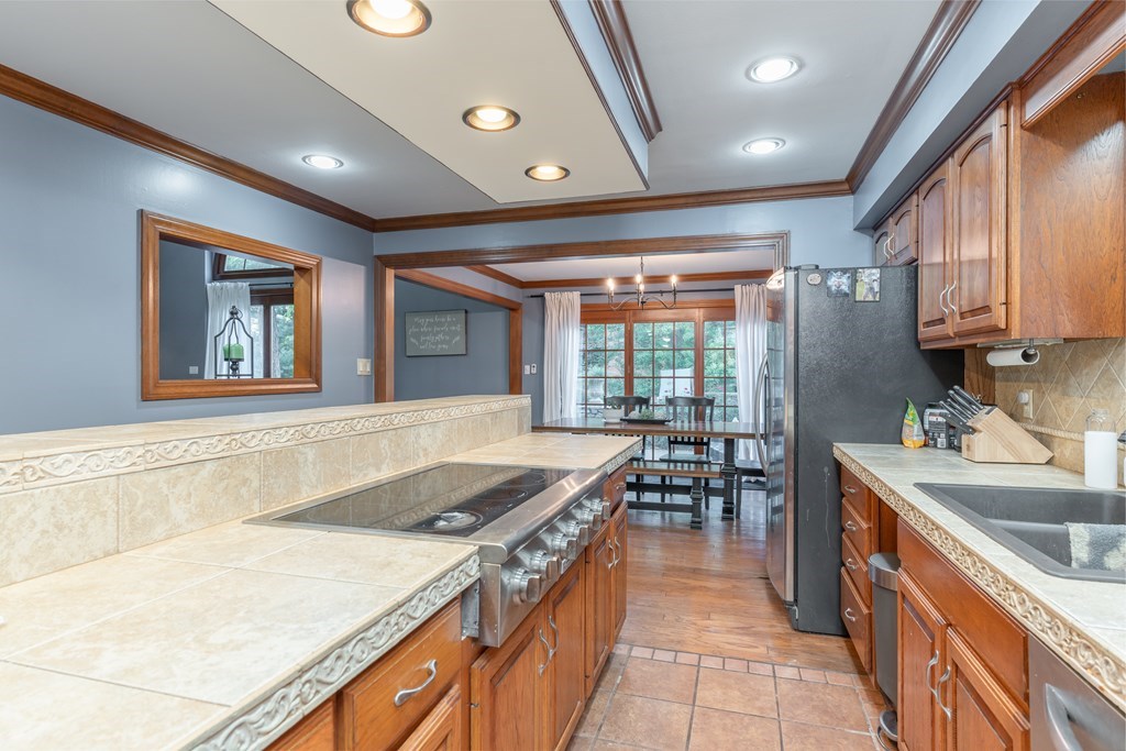 2221 Fairview Drive, Owensboro, Kentucky 42303, 4 Bedrooms Bedrooms, ,3 BathroomsBathrooms,Single Family Residence,For Sale,Fairview Drive,87173