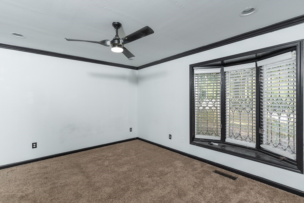 2221 Fairview Drive, Owensboro, Kentucky 42303, 4 Bedrooms Bedrooms, ,3 BathroomsBathrooms,Single Family Residence,For Sale,Fairview Drive,87173