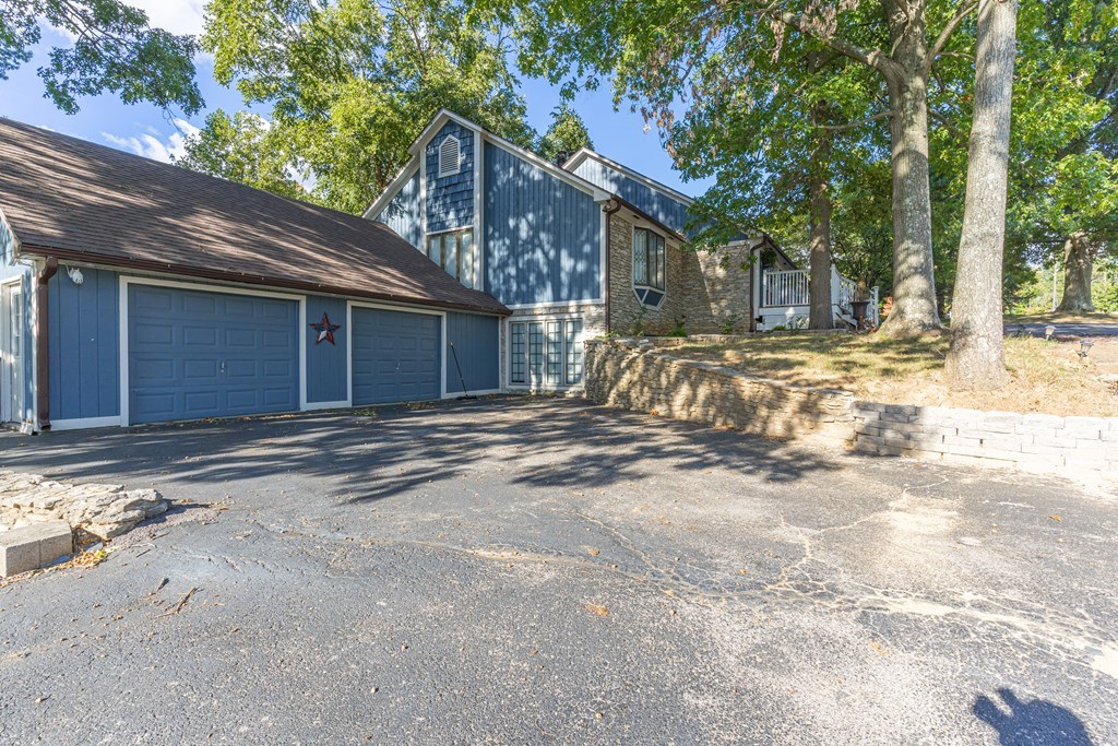 2221 Fairview Drive, Owensboro, Kentucky 42303, 4 Bedrooms Bedrooms, ,3 BathroomsBathrooms,Single Family Residence,For Sale,Fairview Drive,87173