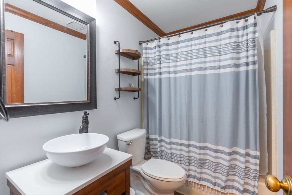 2221 Fairview Drive, Owensboro, Kentucky 42303, 4 Bedrooms Bedrooms, ,3 BathroomsBathrooms,Single Family Residence,For Sale,Fairview Drive,87173