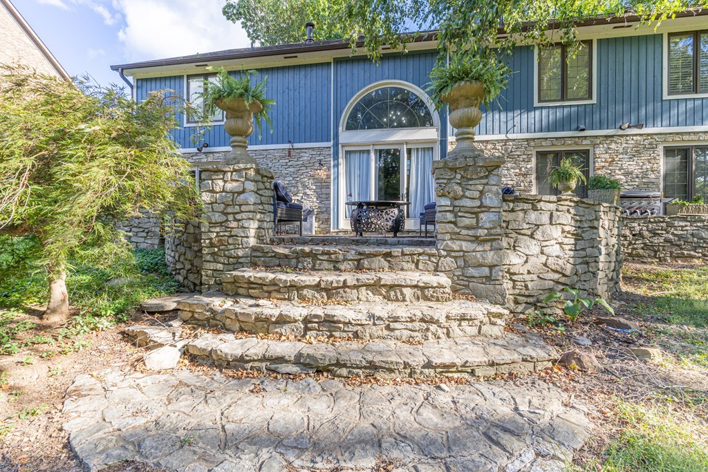 2221 Fairview Drive, Owensboro, Kentucky 42303, 4 Bedrooms Bedrooms, ,3 BathroomsBathrooms,Single Family Residence,For Sale,Fairview Drive,87173