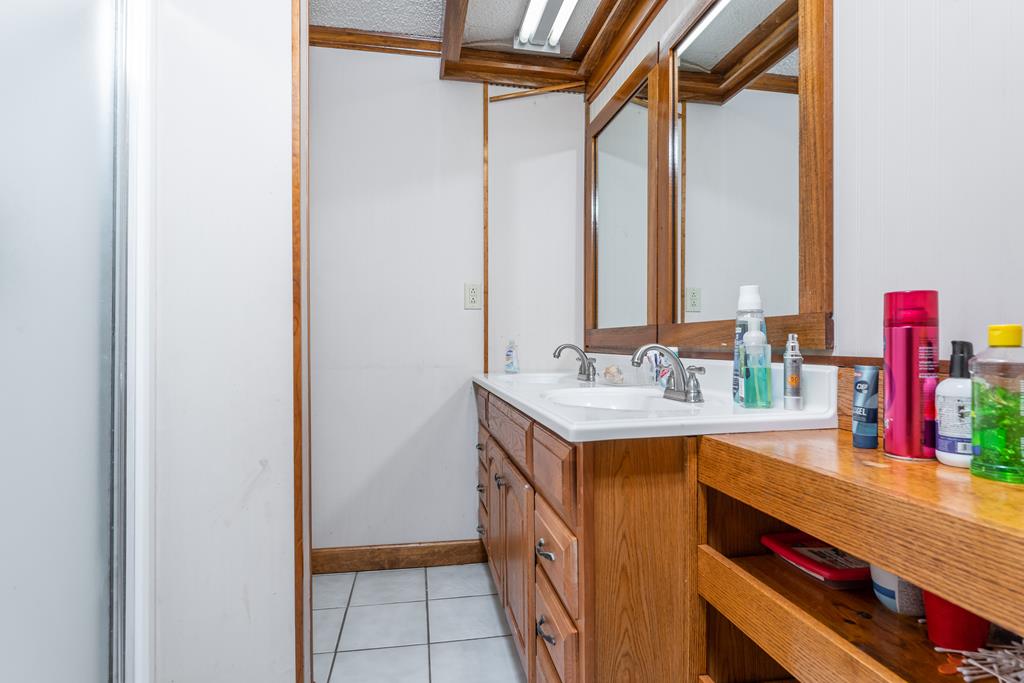 4275 Greenbriar Rd, Utica, Kentucky 42376, 5 Bedrooms Bedrooms, ,3 BathroomsBathrooms,Single Family Residence,For Sale,Greenbriar Rd,87174