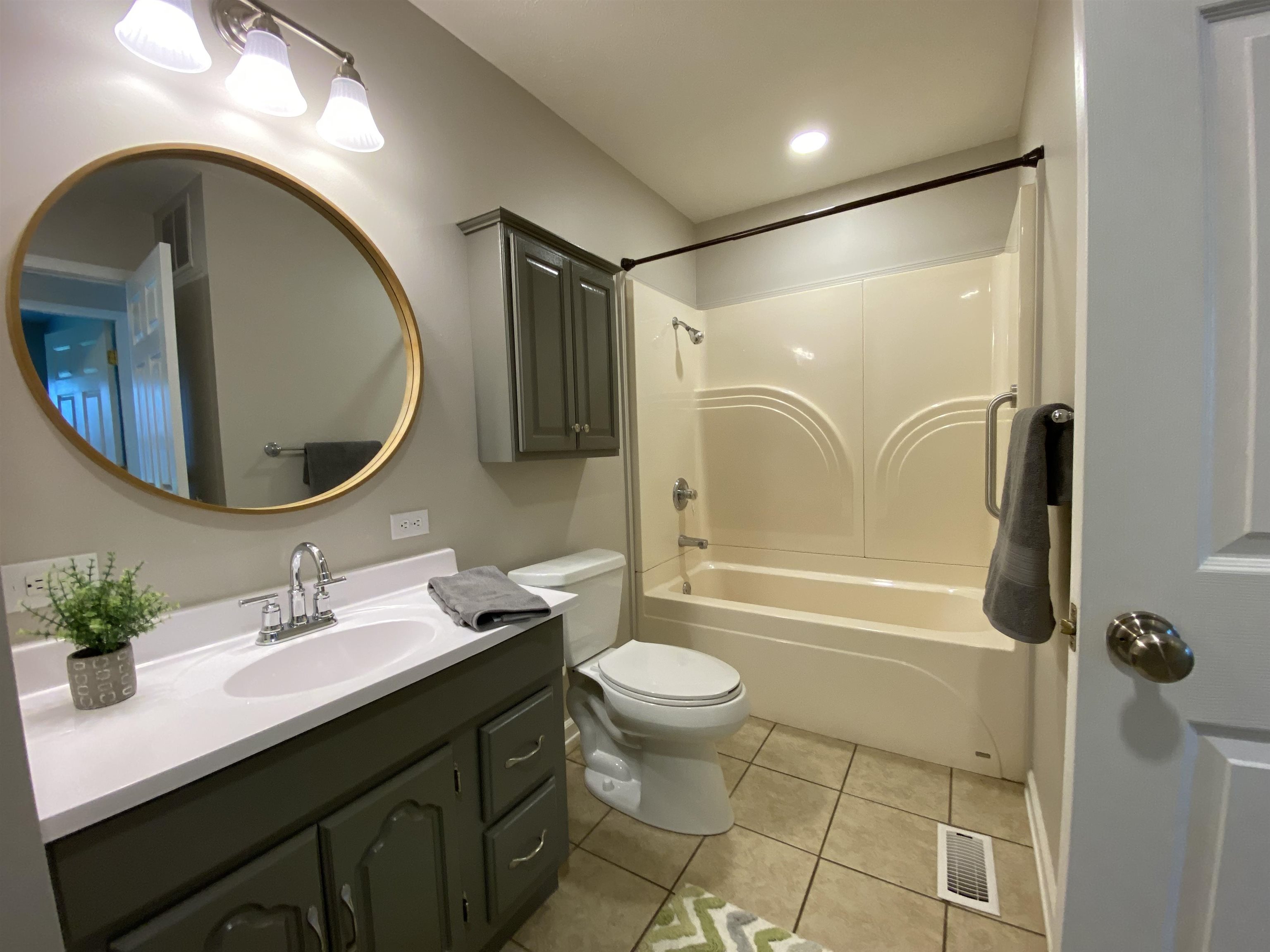 2207 COLLINS DRIVE, Owensboro, Kentucky 42301, 3 Bedrooms Bedrooms, ,1 BathroomBathrooms,Single Family Residence,For Sale,COLLINS DRIVE,87191