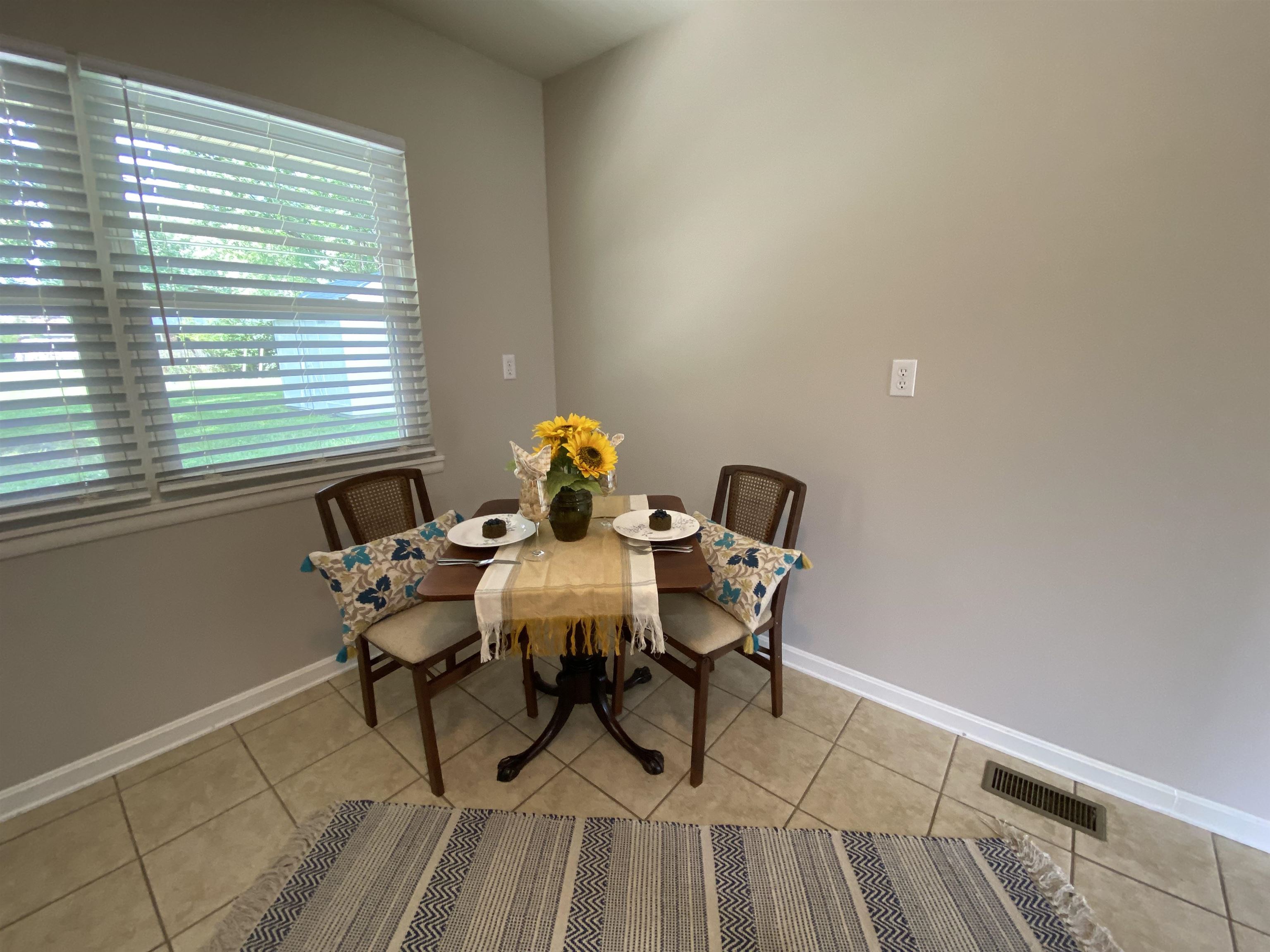2207 COLLINS DRIVE, Owensboro, Kentucky 42301, 3 Bedrooms Bedrooms, ,1 BathroomBathrooms,Single Family Residence,For Sale,COLLINS DRIVE,87191