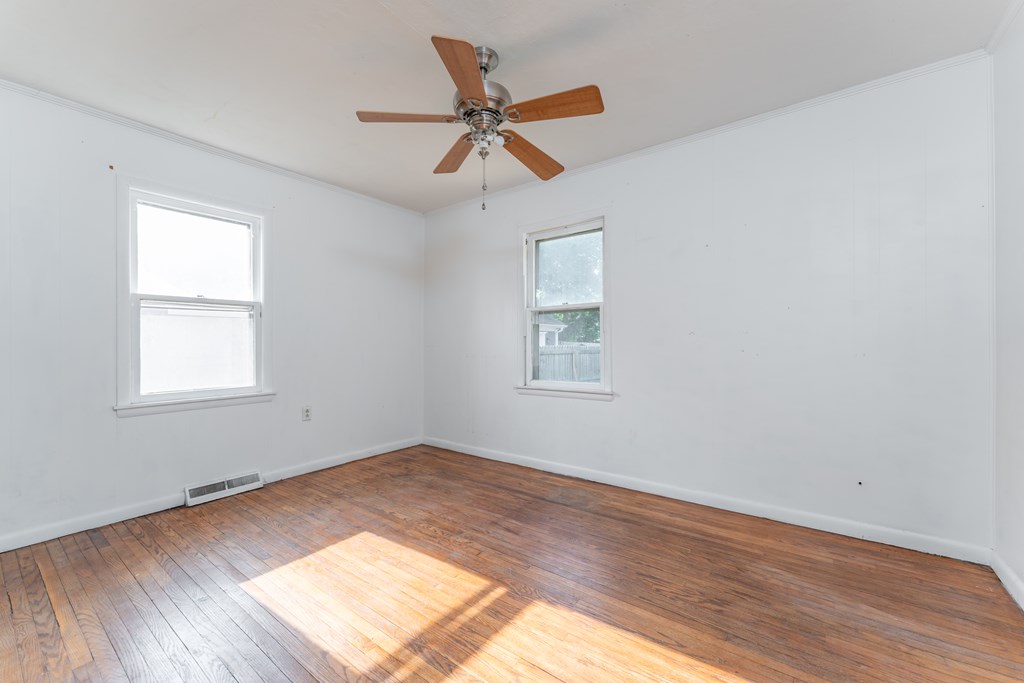 1016 East 20th Street, Owensboro, Kentucky 42303, 3 Bedrooms Bedrooms, ,1 BathroomBathrooms,Single Family Residence,For Sale,East 20th Street,87197