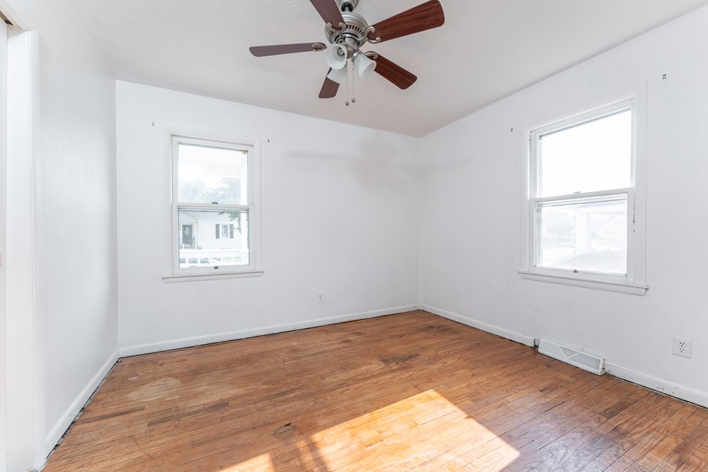 1016 East 20th Street, Owensboro, Kentucky 42303, 3 Bedrooms Bedrooms, ,1 BathroomBathrooms,Single Family Residence,For Sale,East 20th Street,87197