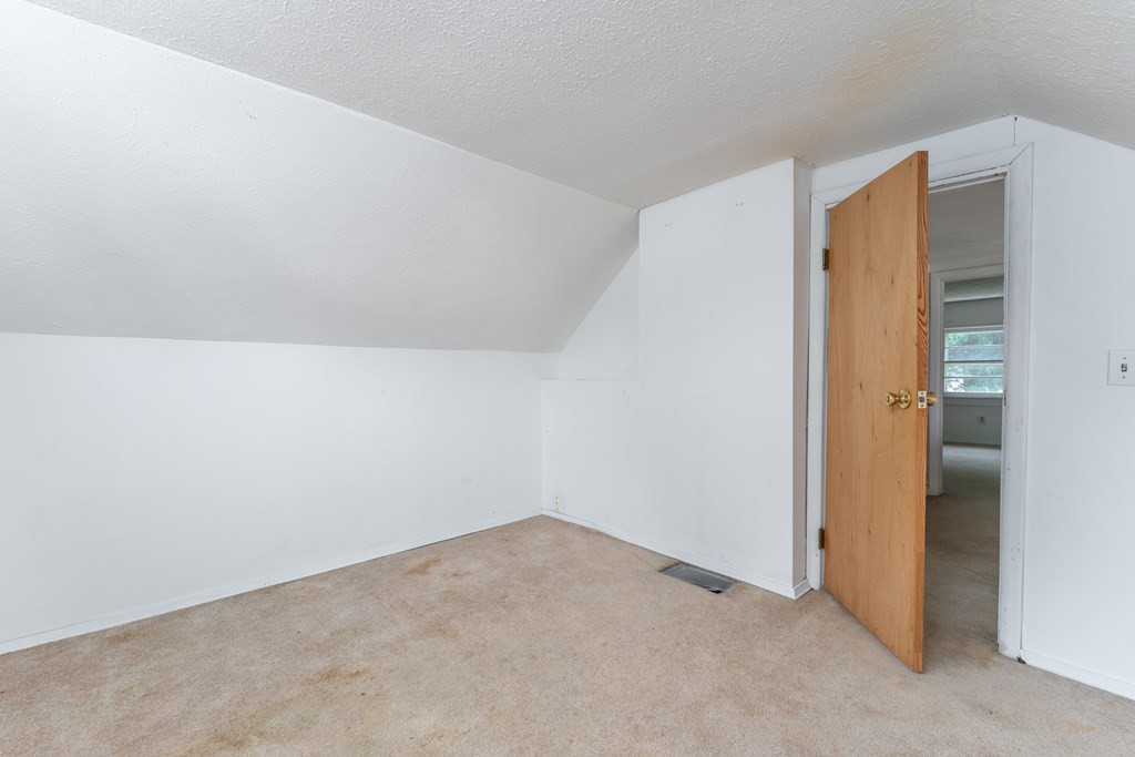 1016 East 20th Street, Owensboro, Kentucky 42303, 3 Bedrooms Bedrooms, ,1 BathroomBathrooms,Single Family Residence,For Sale,East 20th Street,87197