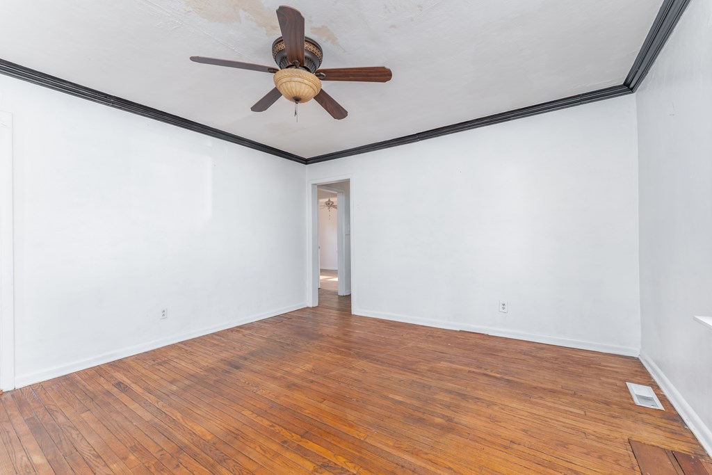 1016 East 20th Street, Owensboro, Kentucky 42303, 3 Bedrooms Bedrooms, ,1 BathroomBathrooms,Single Family Residence,For Sale,East 20th Street,87197