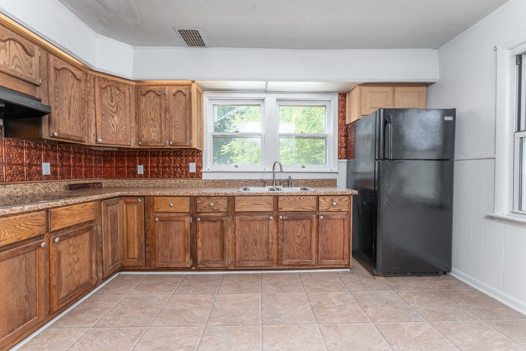 1016 East 20th Street, Owensboro, Kentucky 42303, 3 Bedrooms Bedrooms, ,1 BathroomBathrooms,Single Family Residence,For Sale,East 20th Street,87197