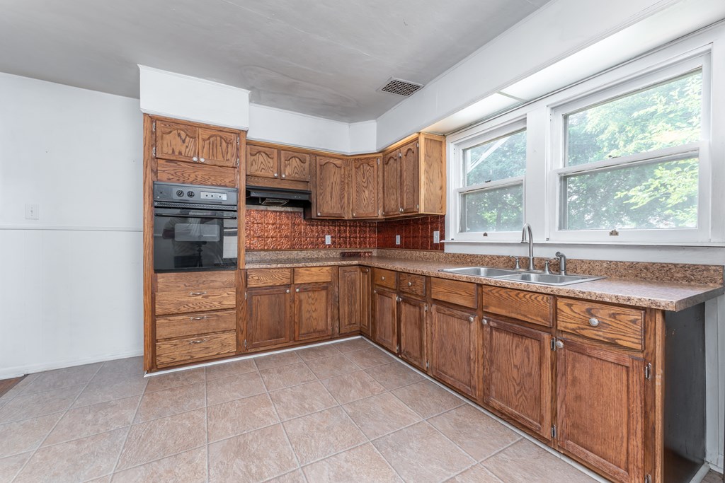 1016 East 20th Street, Owensboro, Kentucky 42303, 3 Bedrooms Bedrooms, ,1 BathroomBathrooms,Single Family Residence,For Sale,East 20th Street,87197