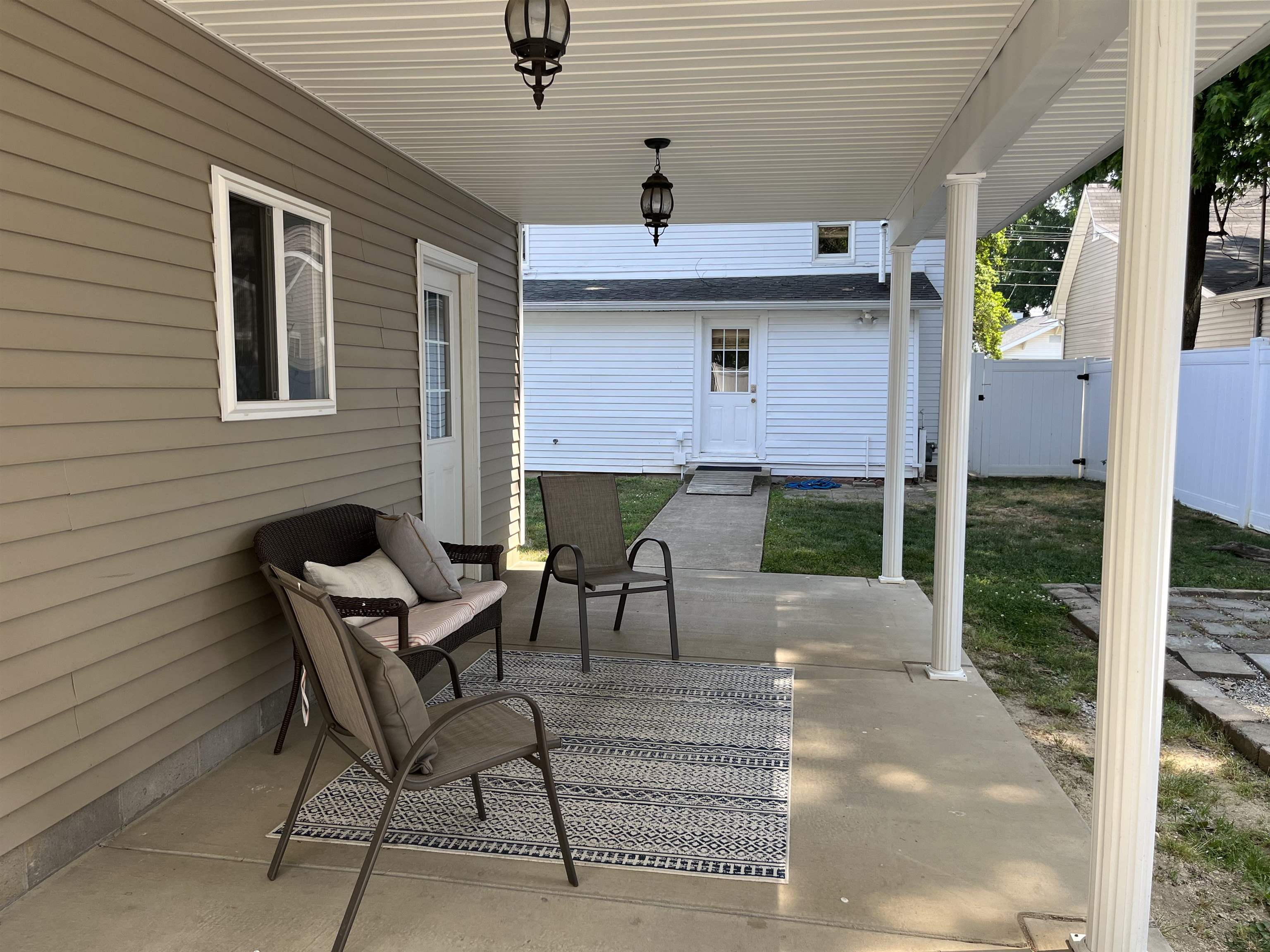 413 Hill Ave, Owensboro, Kentucky 42301, 4 Bedrooms Bedrooms, ,2 BathroomsBathrooms,Single Family Residence,For Sale,Hill Ave,87199