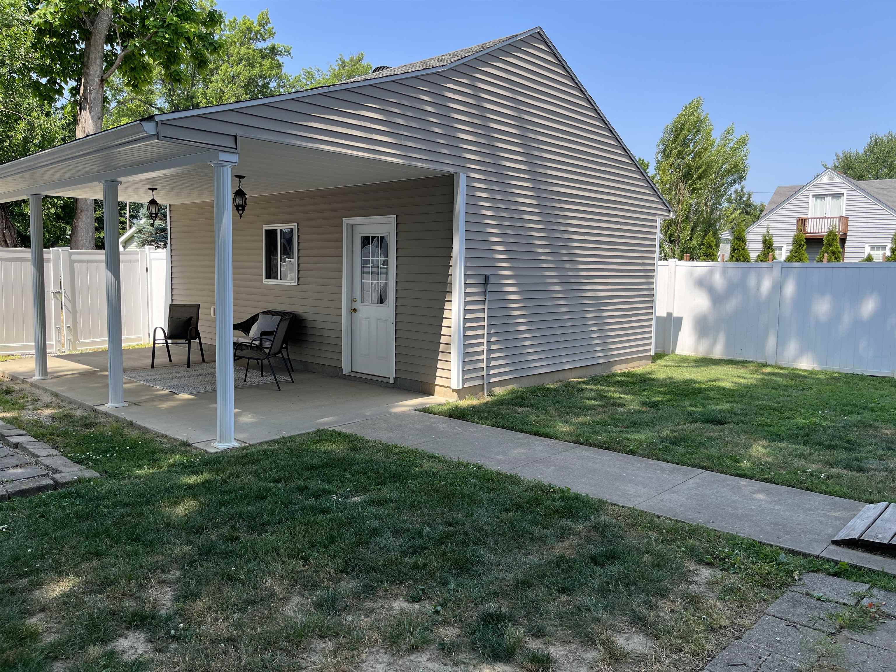 413 Hill Ave, Owensboro, Kentucky 42301, 4 Bedrooms Bedrooms, ,2 BathroomsBathrooms,Single Family Residence,For Sale,Hill Ave,87199