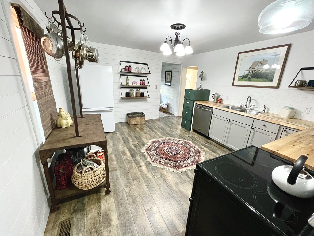 413 Hill Ave, Owensboro, Kentucky 42301, 4 Bedrooms Bedrooms, ,2 BathroomsBathrooms,Single Family Residence,For Sale,Hill Ave,87199